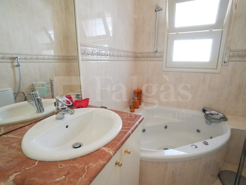 4 quarto Moradia para venda em Empuriabrava com piscina garagem - 525 000 € (Ref: 9957619)