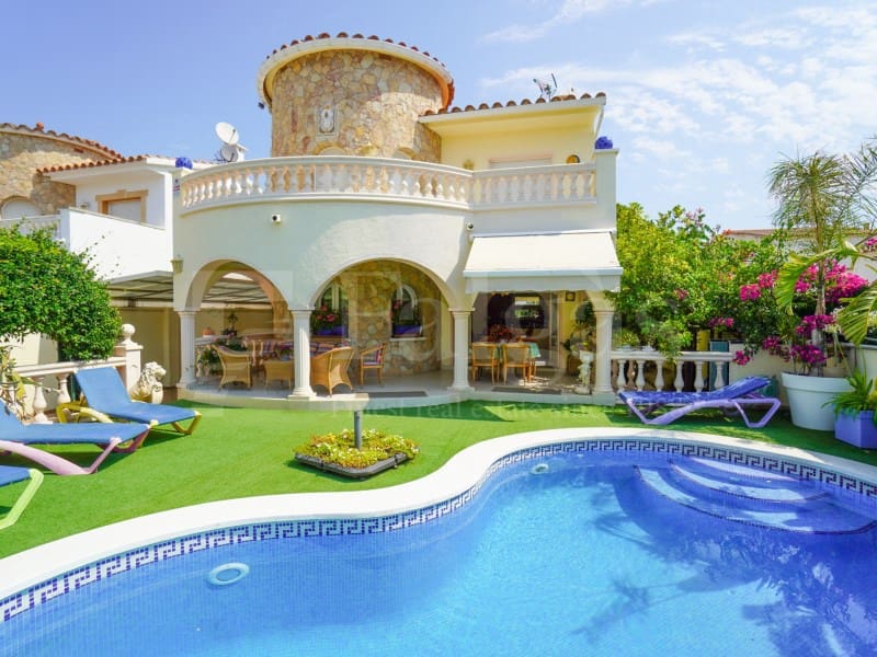 4 quarto Moradia para venda em Empuriabrava com piscina garagem - 525 000 € (Ref: 9957619)