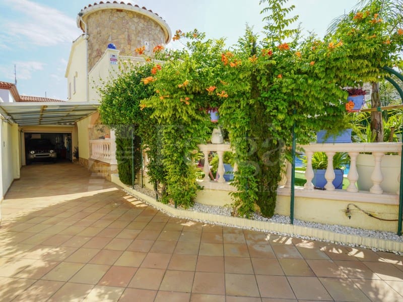 4 quarto Moradia para venda em Empuriabrava com piscina garagem - 525 000 € (Ref: 9957619)