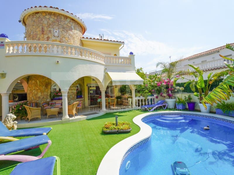 4 quarto Moradia para venda em Empuriabrava com piscina garagem - 525 000 € (Ref: 9957619)