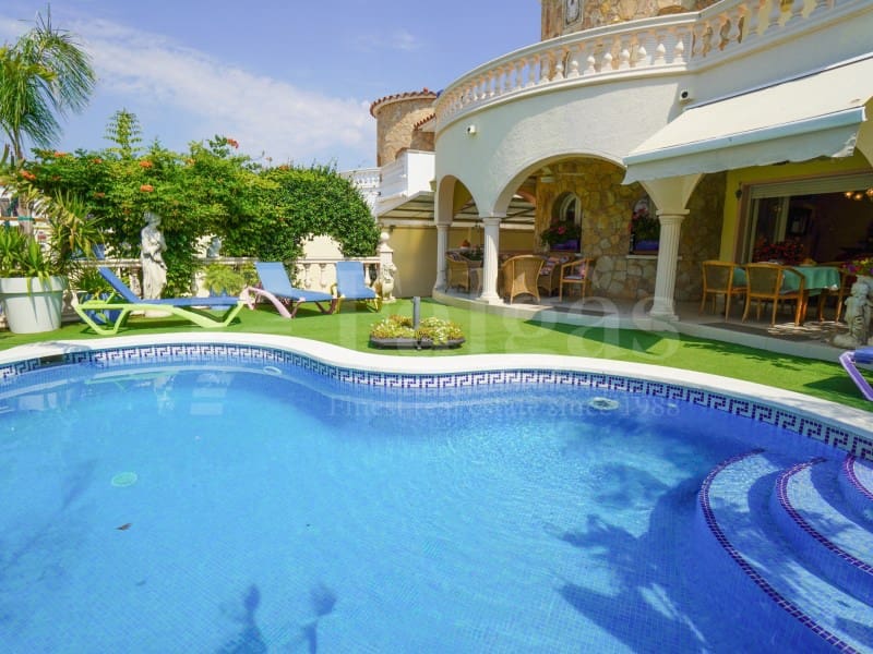 4 quarto Moradia para venda em Empuriabrava com piscina garagem - 525 000 € (Ref: 9957619)