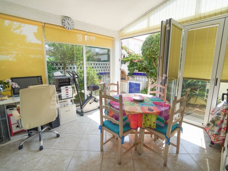 4 quarto Moradia para venda em Empuriabrava com piscina garagem - 525 000 € (Ref: 9957619)