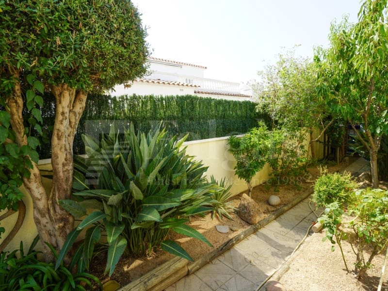 4 quarto Moradia para venda em Empuriabrava com piscina garagem - 525 000 € (Ref: 9957619)