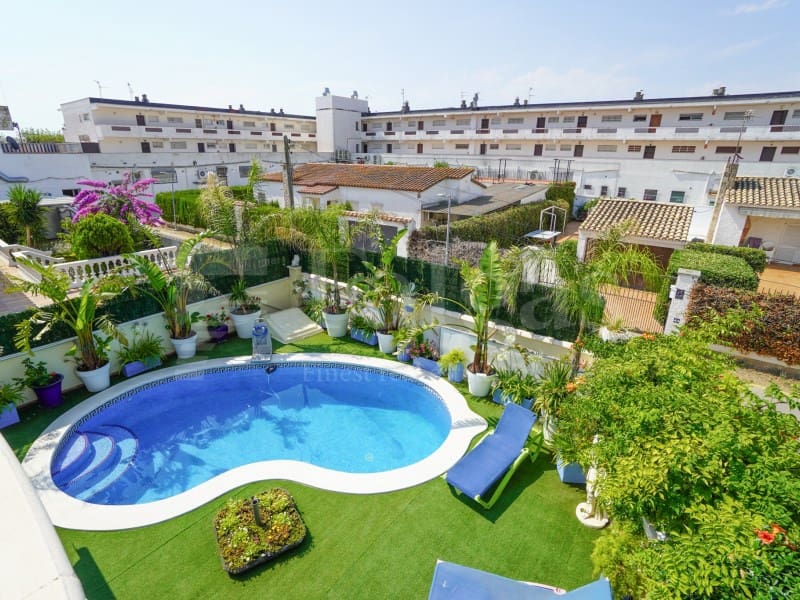 4 quarto Moradia para venda em Empuriabrava com piscina garagem - 525 000 € (Ref: 9957619)
