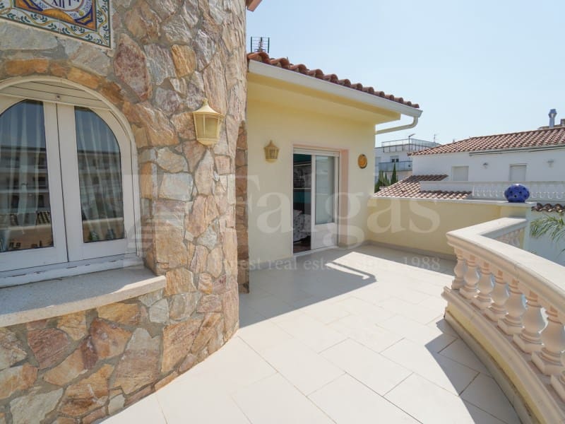 4 quarto Moradia para venda em Empuriabrava com piscina garagem - 525 000 € (Ref: 9957619)