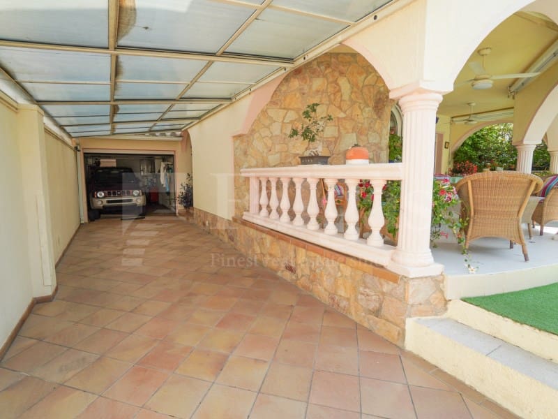 4 quarto Moradia para venda em Empuriabrava com piscina garagem - 525 000 € (Ref: 9957619)
