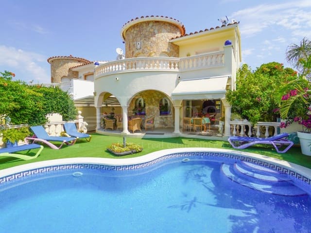 Chalet de 4 habitaciones en Empuriabrava, Castelló d'Empúries en venta con piscina garaje - 525.000 € (Ref: 9957619)