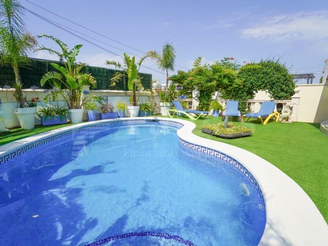 Chalet de 4 habitaciones en Empuriabrava, Castelló d'Empúries en venta con piscina garaje - 525.000 € (Ref: 9957619)