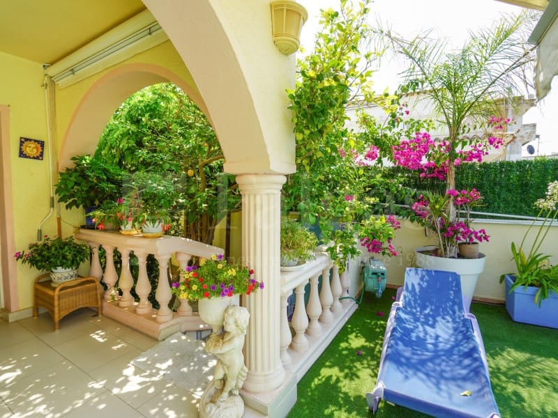 4 quarto Moradia para venda em Empuriabrava com piscina garagem - 525 000 € (Ref: 9957619)