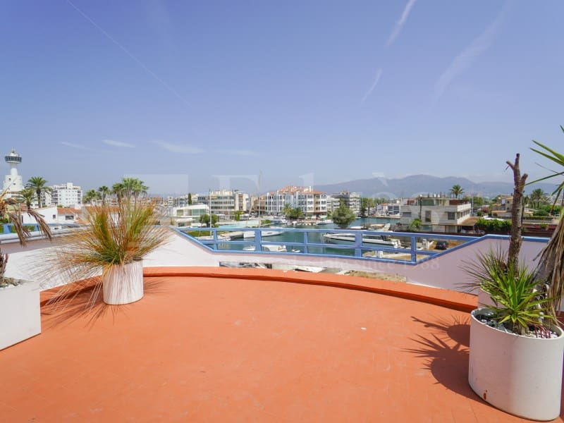 3 chambre Maison de Ville à vendre à Empuriabrava avec garage - 755 000 € (Ref: 9964961)