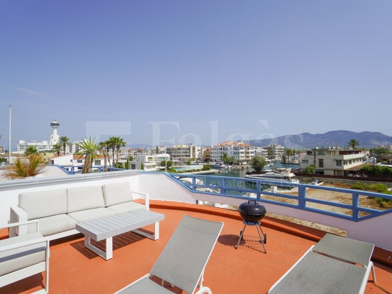 2 bedroom Terraced Villa for sale in Empuriabrava with garage - € 815,000 (Ref: 9972995)