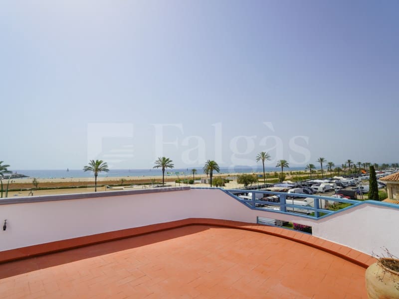 2 bedroom Terraced Villa for sale in Empuriabrava with garage - € 815,000 (Ref: 9972995)