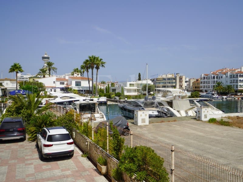 2 bedroom Terraced Villa for sale in Empuriabrava with garage - € 815,000 (Ref: 9972995)