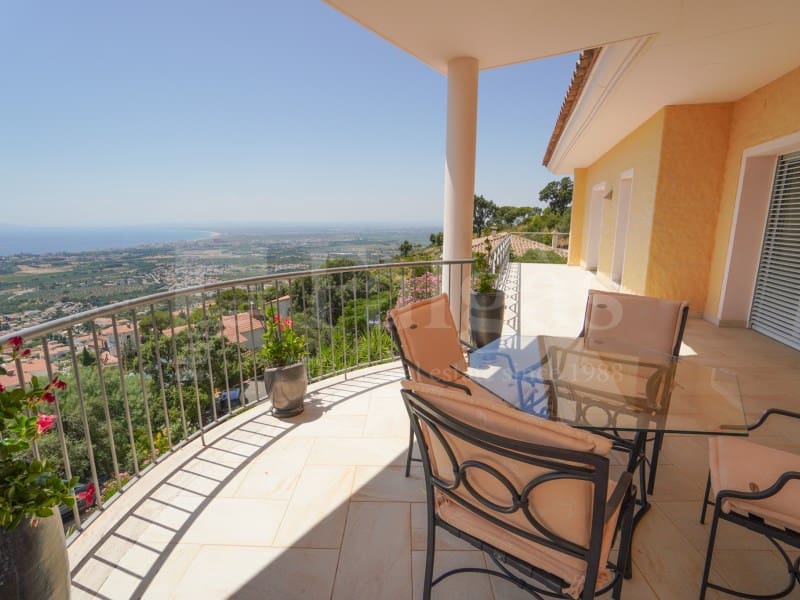 4 Zimmer Villa zu verkaufen in El Mas Fumats mit Pool Garage - 890.000 € (Ref: 9976914)