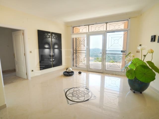 Chalet de 4 habitaciones en El Mas Fumats, Roses en venta con piscina garaje - 890.000 € (Ref: 9976914)