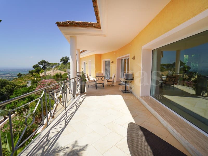 4 Zimmer Villa zu verkaufen in El Mas Fumats mit Pool Garage - 890.000 € (Ref: 9976914)