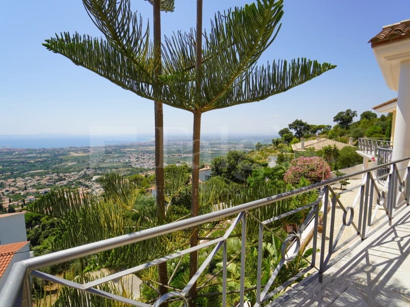 4 Zimmer Villa zu verkaufen in El Mas Fumats mit Pool Garage - 890.000 € (Ref: 9976914)