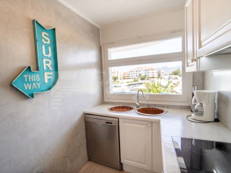 2 soveværelse Byhus til salg i Empuriabrava med garage - € 755.000 (Ref: 9979557)