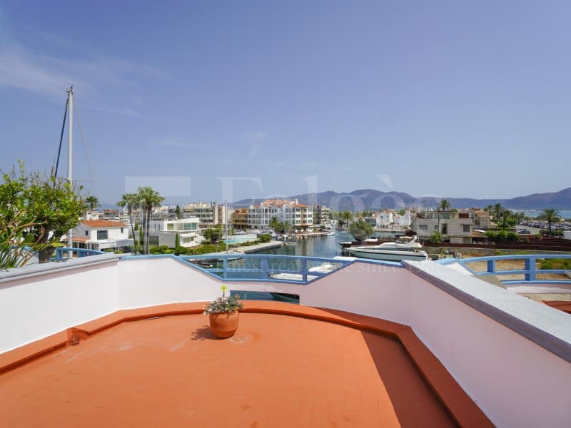 2 soveværelse Byhus til salg i Empuriabrava med garage - € 755.000 (Ref: 9979557)