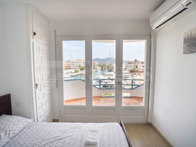 2 soveværelse Byhus til salg i Empuriabrava med garage - € 755.000 (Ref: 9979557)