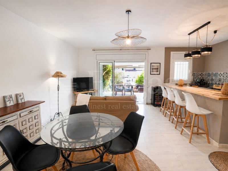 Apartamento de 2 habitaciones en Empuriabrava en venta - 295.000 € (Ref: 9986534)