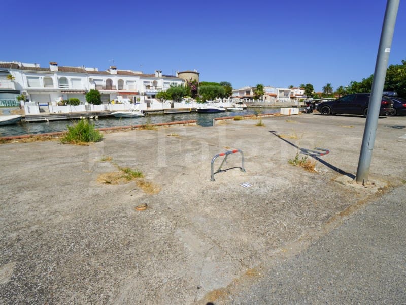 Apartamento de 2 habitaciones en Empuriabrava en venta - 295.000 € (Ref: 9986534)