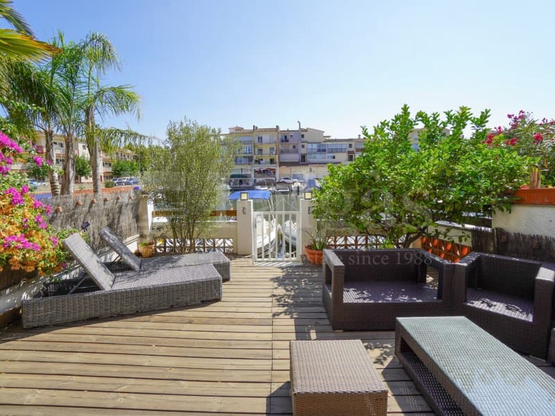 Apartamento de 2 habitaciones en Empuriabrava en venta - 295.000 € (Ref: 9986534)