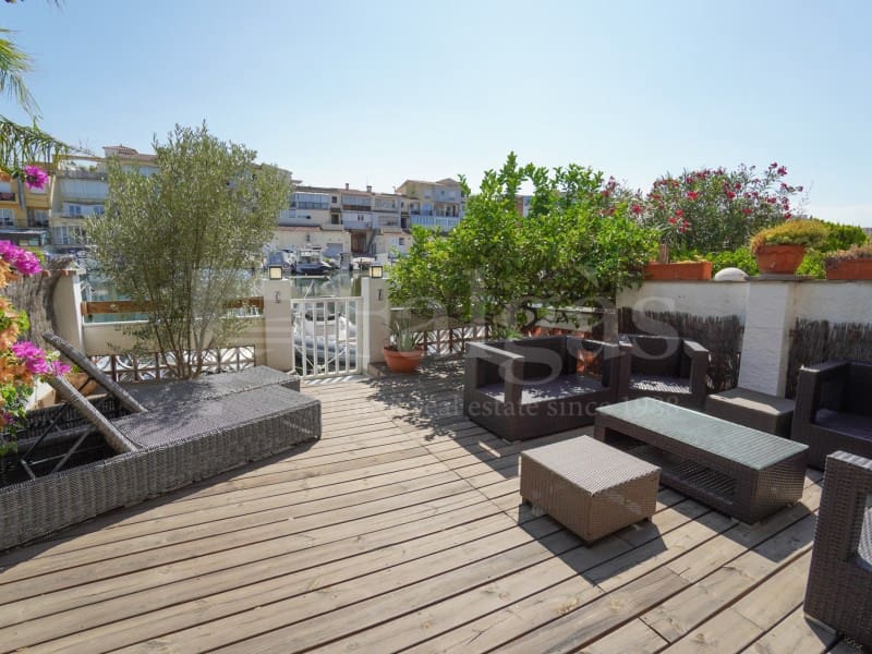 Apartamento de 2 habitaciones en Empuriabrava en venta - 295.000 € (Ref: 9986534)