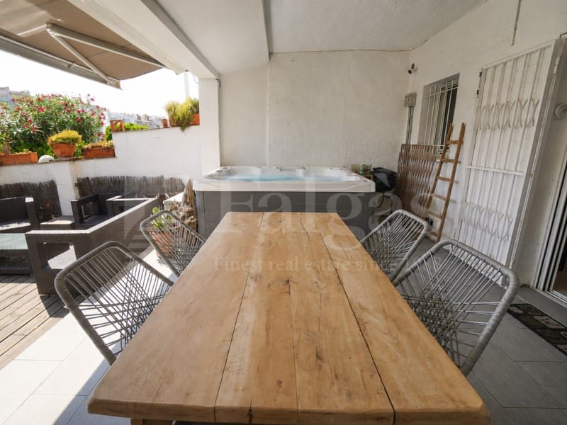 Apartamento de 2 habitaciones en Empuriabrava en venta - 295.000 € (Ref: 9986534)