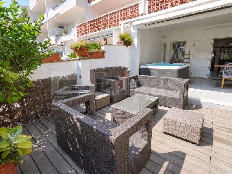 Apartamento de 2 habitaciones en Empuriabrava en venta - 295.000 € (Ref: 9986534)