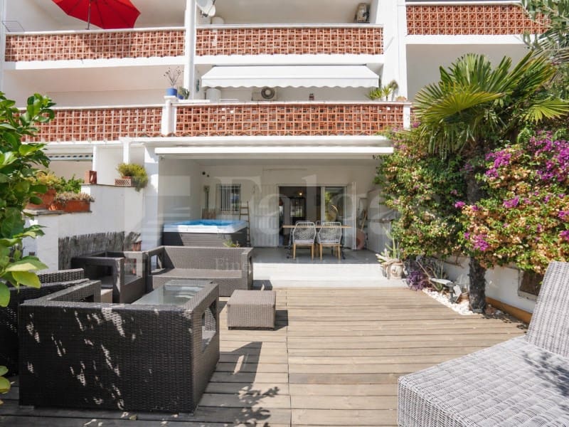 Apartamento de 2 habitaciones en Empuriabrava en venta - 295.000 € (Ref: 9986534)