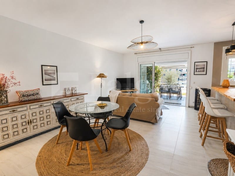 Apartamento de 2 habitaciones en Empuriabrava en venta - 295.000 € (Ref: 9986534)