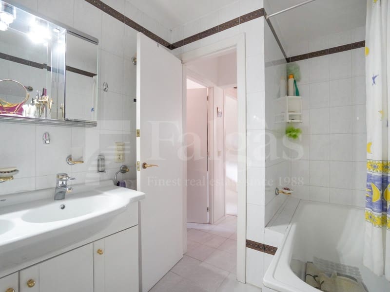 Piso de 2 habitaciones en Roses en venta con garaje - 280.000 € (Ref: 9994217)