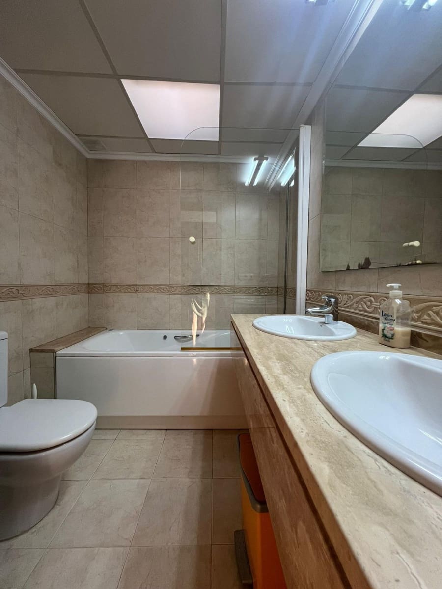 5 soveværelse Byhus til salg i Almeria by med garage - € 490.000 (Ref: 9227457)