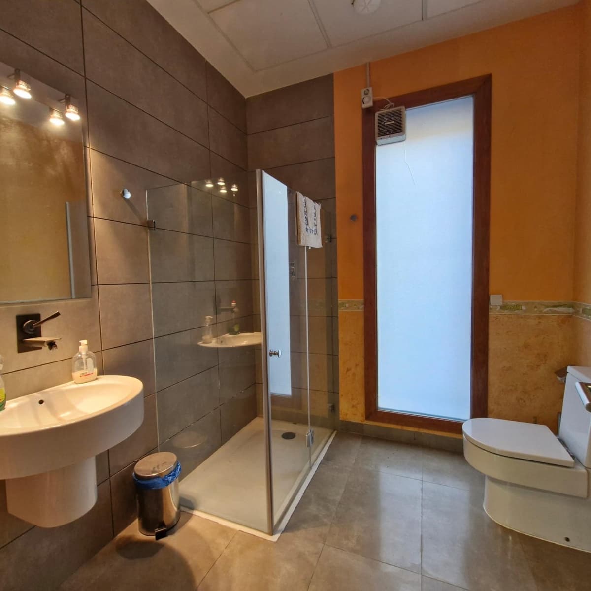 Yritys myytävänä paikassa Roquetas de Mar mukana 
autotalli - 320 000 € (Ref: 9227461)