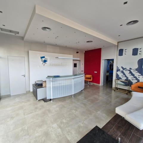 Business for sale in Roquetas de Mar with garage - € 320,000 (Ref: 9227461)