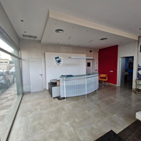 Business for sale in Roquetas de Mar with garage - € 320,000 (Ref: 9227461)