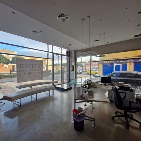 Business for sale in Roquetas de Mar with garage - € 320,000 (Ref: 9227461)