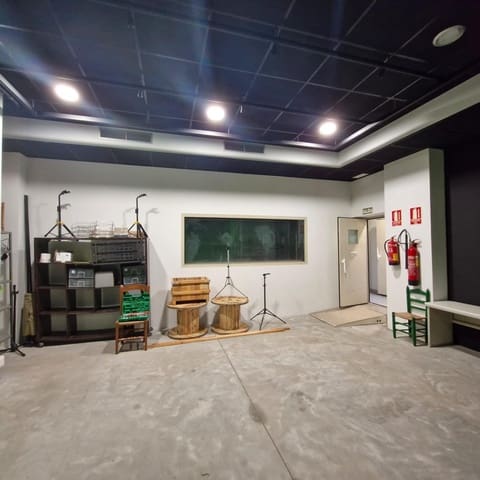 Business for sale in Roquetas de Mar with garage - € 320,000 (Ref: 9227461)