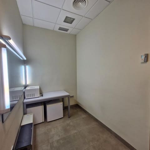 Business for sale in Roquetas de Mar with garage - € 320,000 (Ref: 9227461)