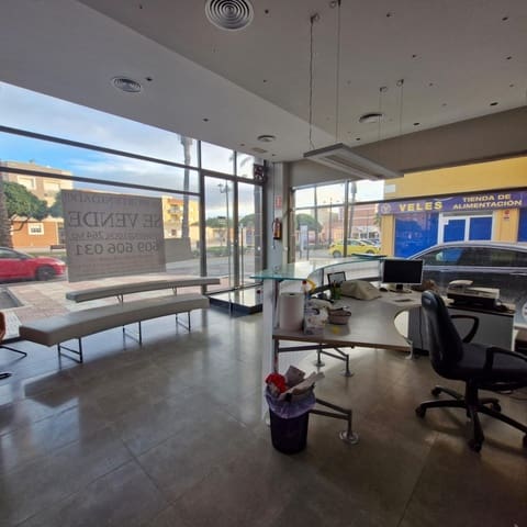 Business for sale in Roquetas de Mar with garage - € 320,000 (Ref: 9227461)