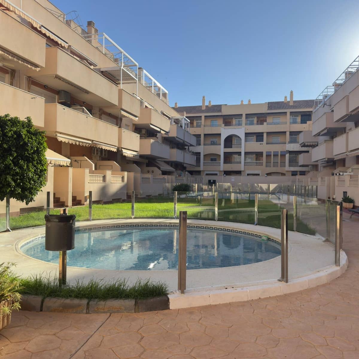 3 soverom Leilighet til leie i Roquetas de Mar med svømmebasseng garasje - € 800 (Ref: 9362435)