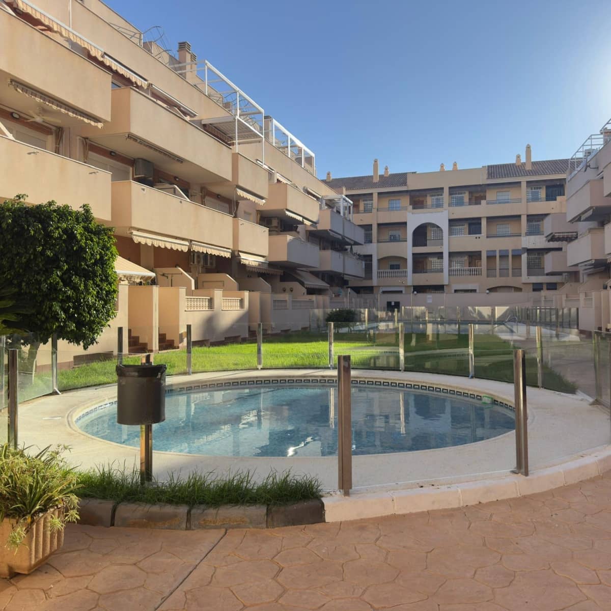 3 soverom Leilighet til leie i Roquetas de Mar med svømmebasseng garasje - € 800 (Ref: 9362435)