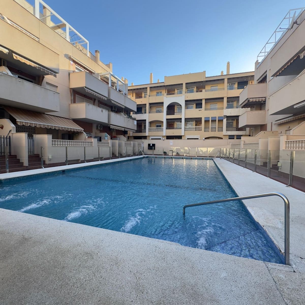 3 soverom Leilighet til leie i Roquetas de Mar med svømmebasseng garasje - € 800 (Ref: 9362435)