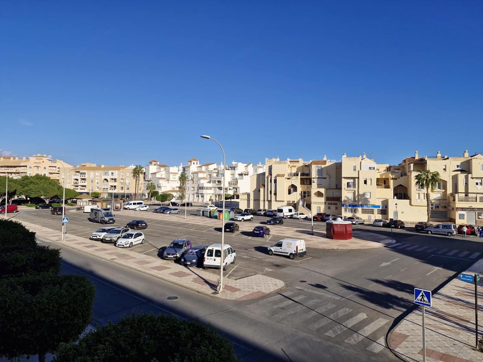 3 soverom Leilighet til leie i Roquetas de Mar med svømmebasseng garasje - € 800 (Ref: 9362435)