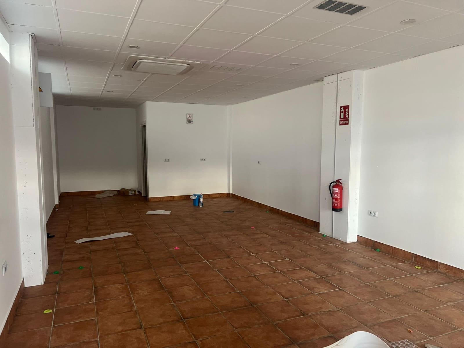 Commercial for sale in Aguadulce (Almeria) - € 67,000 (Ref: 9403494)