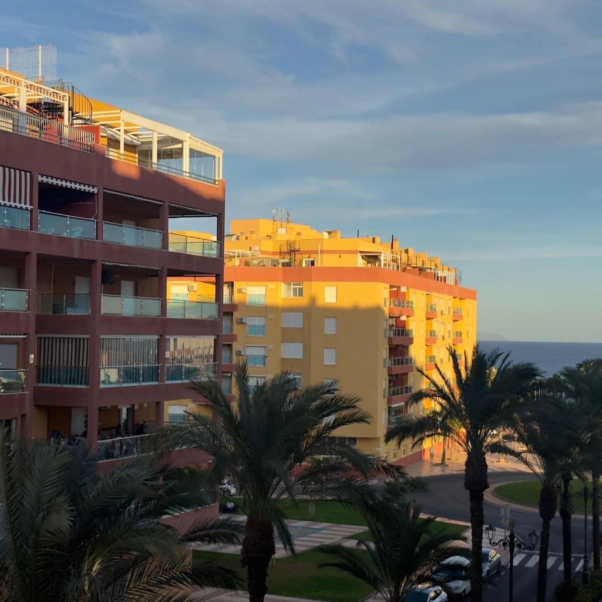 2 slaapkamer Flat te koop in Roquetas de Mar met zwembad garage - € 175.000 (Ref: 9414215)