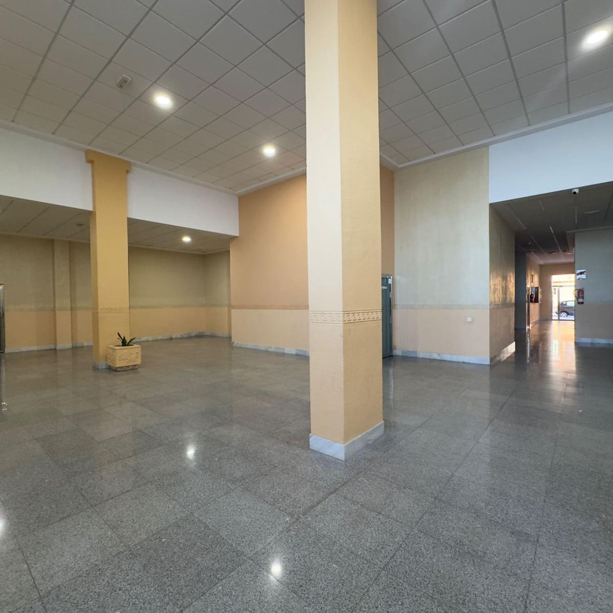 2 slaapkamer Flat te koop in Roquetas de Mar met zwembad garage - € 175.000 (Ref: 9414215)