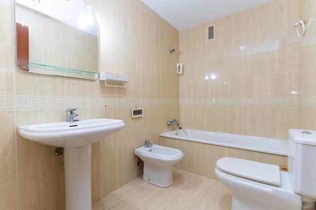 2 soverom Leilighet til salgs i Roquetas de Mar med svømmebasseng garasje - € 175 000 (Ref: 9414215)