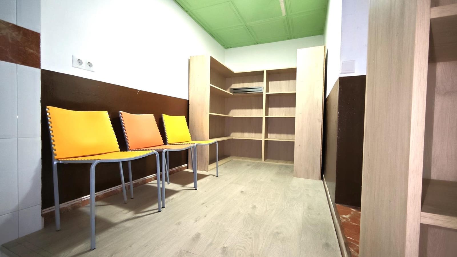 Commercial for sale in Cabra - € 110,000 (Ref: 9437533)